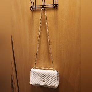 WHITE VS PURSE